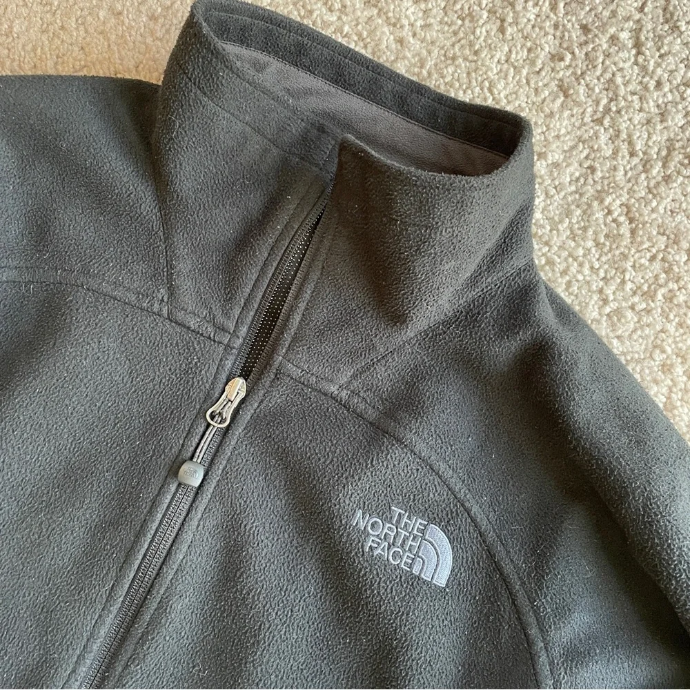 The North Face Men's Black Fleece Windwall Mock Neck Full Zip Jacket Size Medium